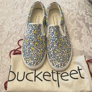 Funky colorful spot canvas sneakers with rubber sole!